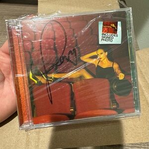 Taylor Swift The life of a showgirl Signed CD photo #4